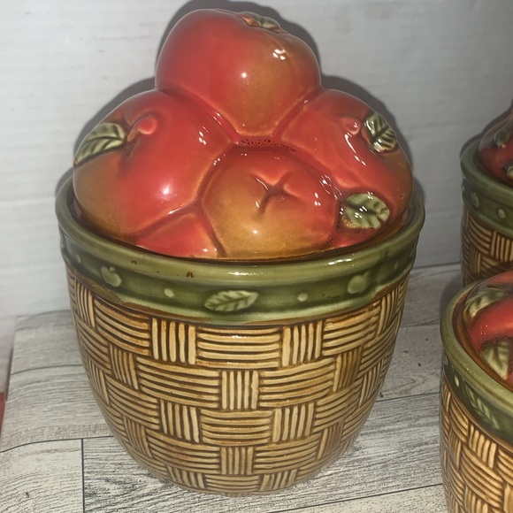 Vintage APPLES IN A BASKET Canister 3 piece set …   EXCELLENT CONDITION - Picture 2 of 16